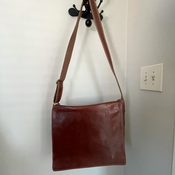 Old Angler Italian leather Messenger Bag - Picture 2 of 6